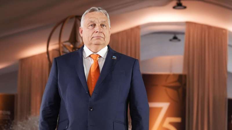 Орбан обвинил Запад в разрушении экономики Украины