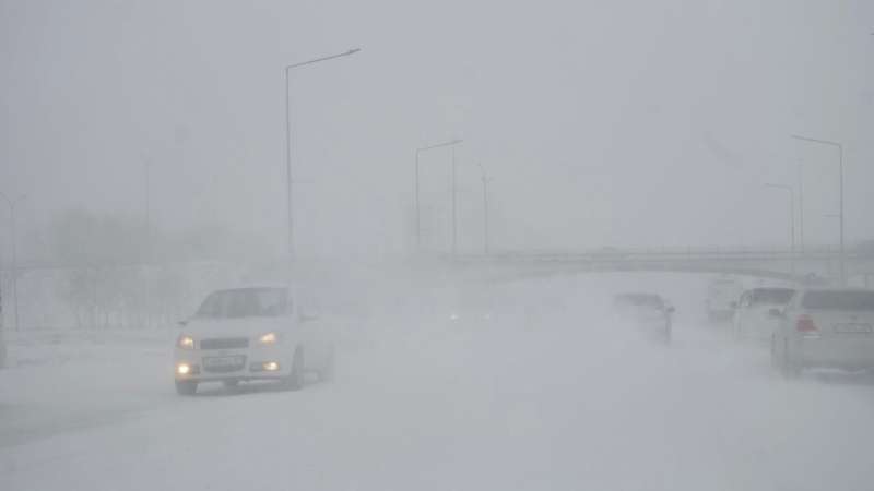 Одиннадцать человек и пять автомобилей спасли из снежного плена в Жетысуской области